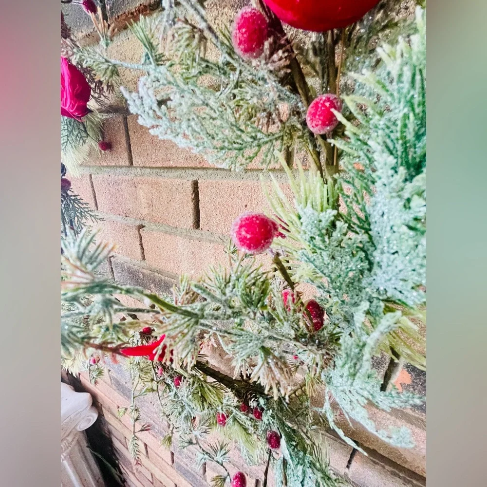 Icy Pine & Sugar Berry Cardinal Garland